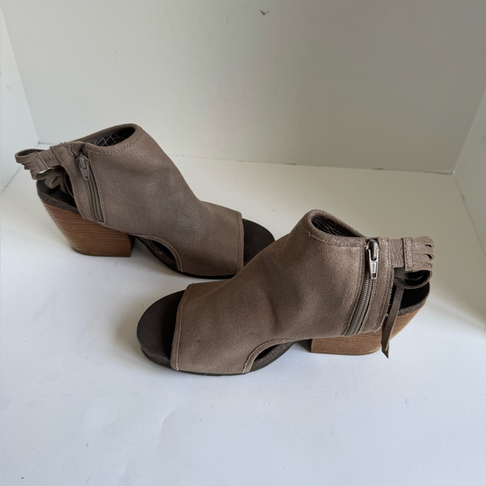 OTBT Free Spirit Fringed Tan Suede Chunky Heeled Sandals Womens Size 10 - Picture 9 of 16